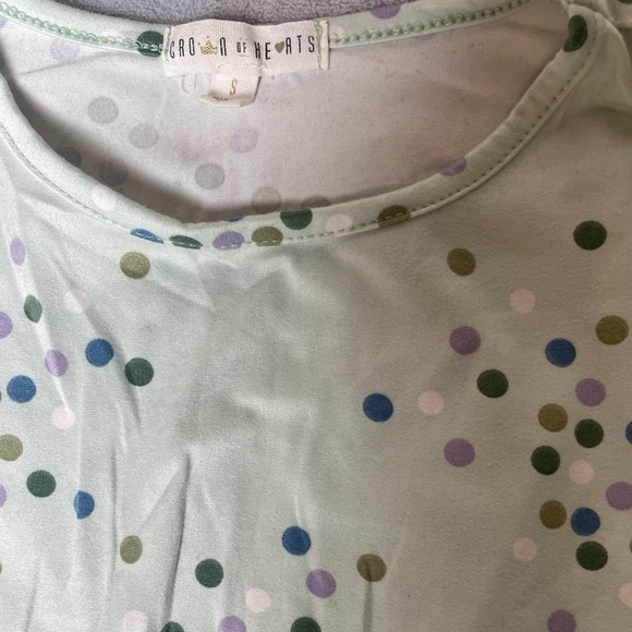 Crown of Hearts Green Long Sleeve Peplum Tee with Speckle Pattern - Picture 4 of 4